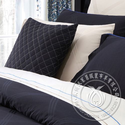 床上用的纺织品之一,也称被单.一般采用阔幅手感柔软保暖性好的织物
